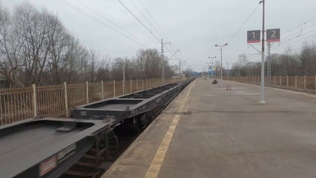 Выльник из Волховстроя на МЖД!! Электровоз ВЛ10у-737 с пустыми платформами смотреть онлайн
