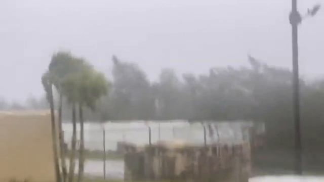Wind gusts over 185 km/h ! Tropical Typhoon Mawar lashes Guam and us ! смотреть онлайн