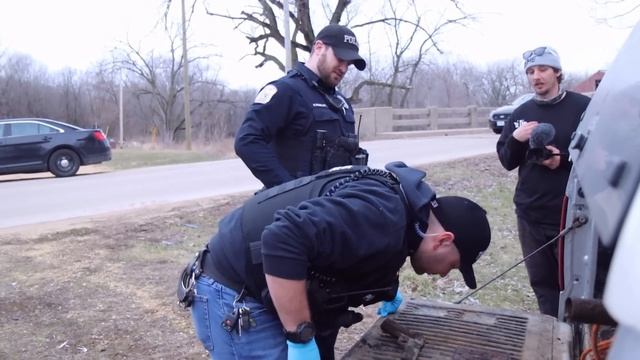 What We Found Magnet Fishing Has Police Detective Asking Big Questions!! смотреть онлайн