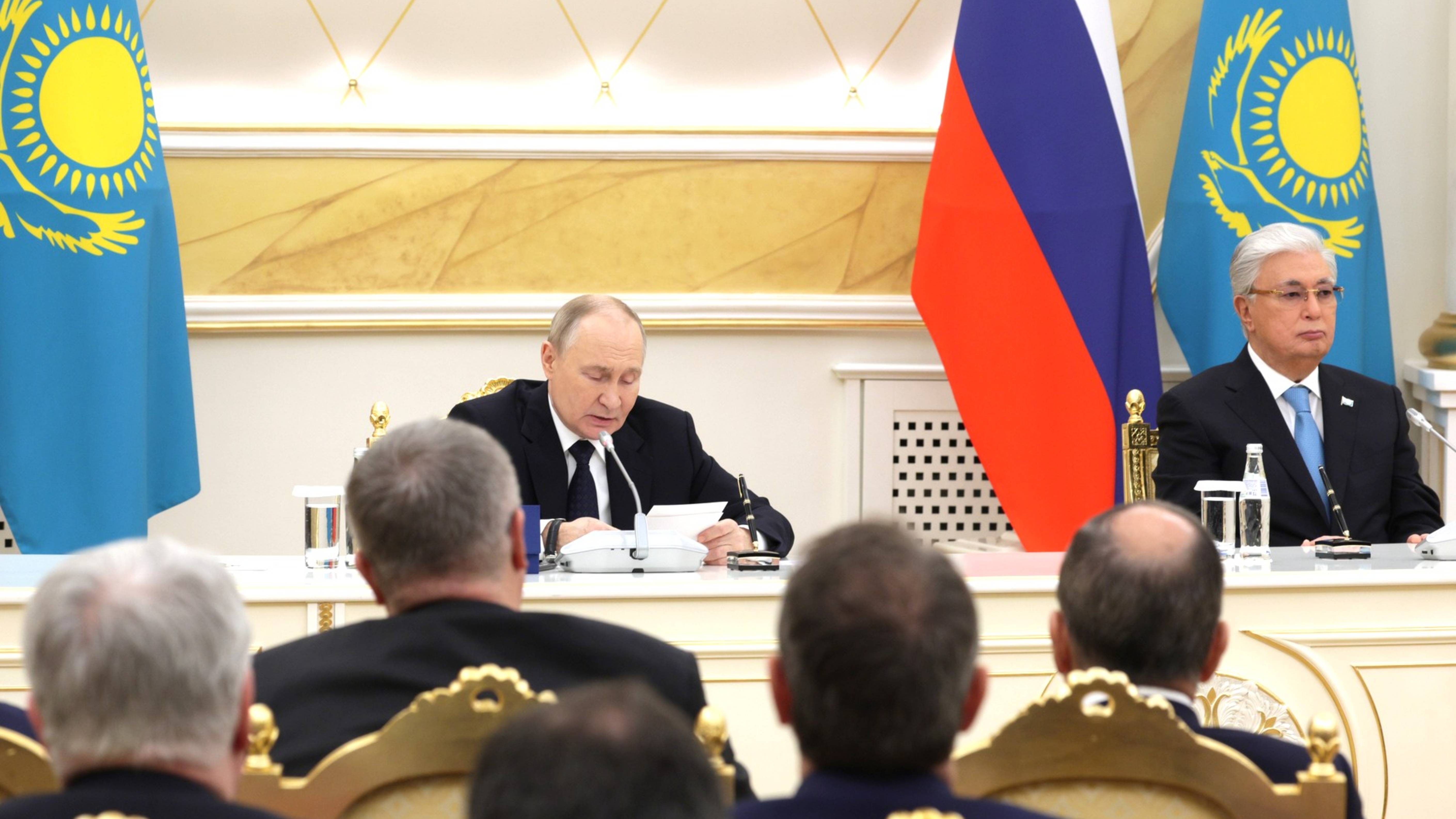 Президенты России и Казахстана сделали заявления для СМИ. Путин и Токаев подписали заявление смотреть онлайн