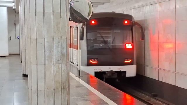 What makes USSR metros different. смотреть онлайн
