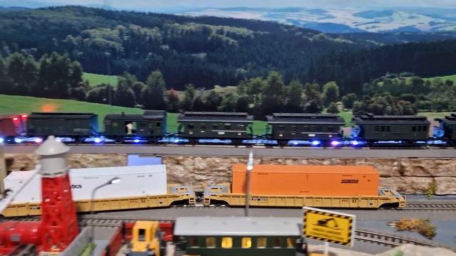 HO Cargo Train Siemens ES 64 EP. 5 Locomotion Piko смотреть онлайн