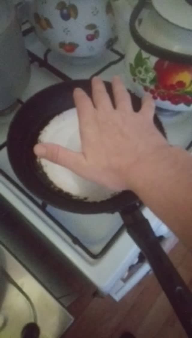 Жарить яйца по Деревенски