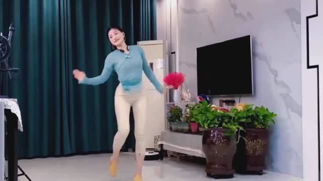 Xiaoqing (Цинцин) - исполняет шаффл танец. Музыка - Umar Keyn. смотреть онлайн