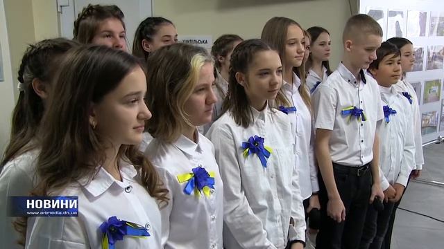 Бахмут. Шкільні входини. смотреть онлайн