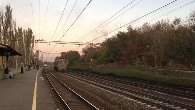 Электровоз ВЛ8-1301 резервом. смотреть онлайн
