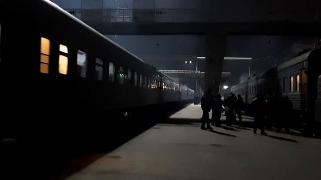 Электровоз ВЛ82М-045 прибывет с поездом 720 смотреть онлайн