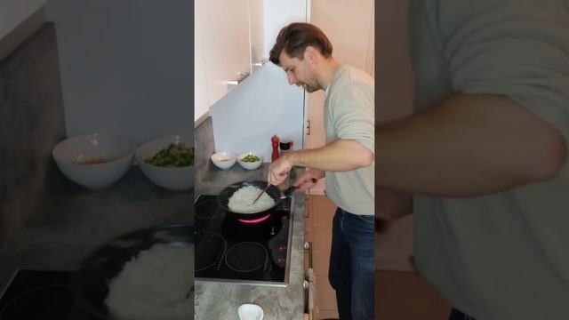How to make Perfect Egg Fried Rice - Cooking with Tris смотреть онлайн