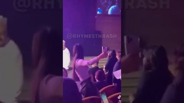 Киркоров продолжает чудить в Казахстане: в этот раз певец ударил фаната по лицу букетом розы 🤡 смотреть онлайн