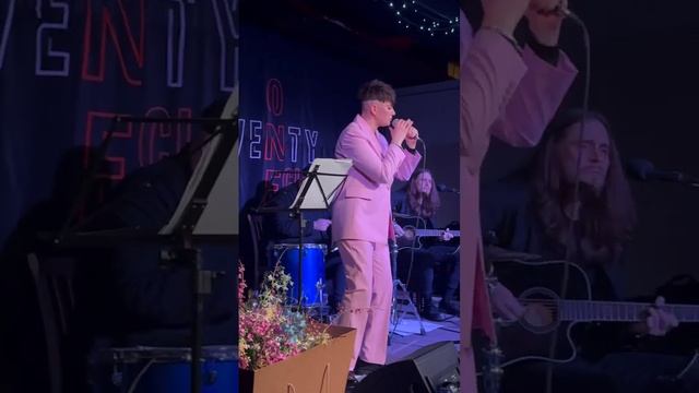 Эмма М/ "Просто живу тобой" Акустика "на чистоту" 12.04.2024 смотреть онлайн
