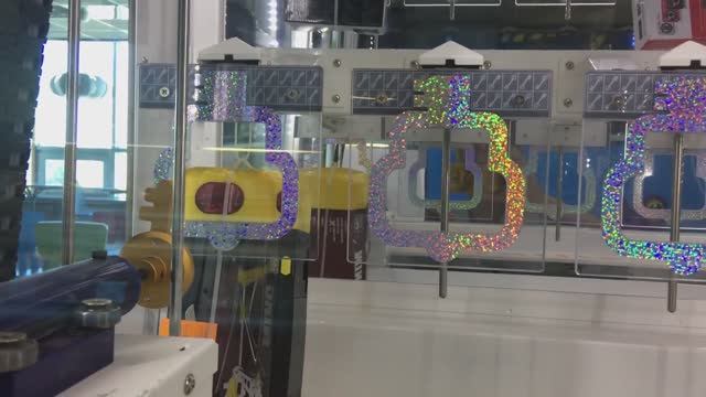 РАЗОРИЛ АВТОМАТ С ПРИЗАМИ ⚽ВЫИГРАЛ ДВА ПРИЗА В АВТОМАТЕ KeY MasteR смотреть онлайн