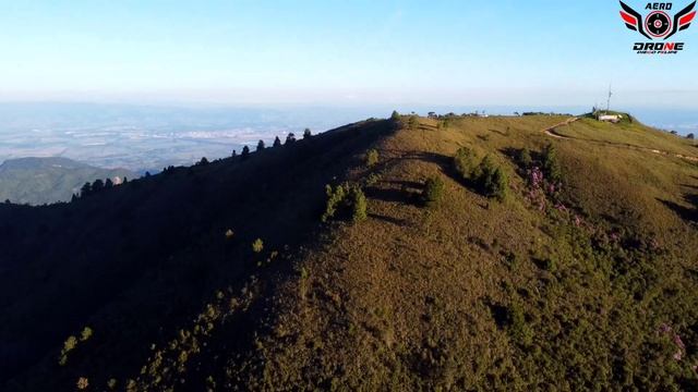 Drone visita o mirante Pico do Diamante Pindamonhangaba смотреть онлайн