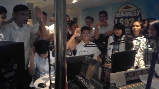 Grade 10 jamming with Papa Obet смотреть онлайн