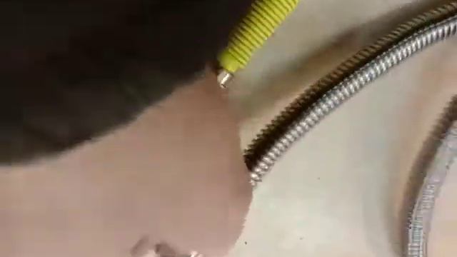 Газовая нержавеющая гофра с чёрным наконечником. На воду не ставить! смотреть онлайн