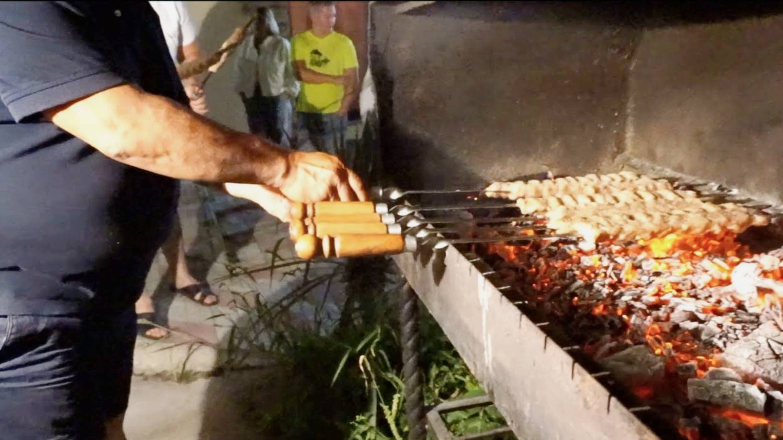 Мастер-класс по приготовлению люля-кебаба и армянской толмы. Готовим кебаб и долму с моими друзьями смотреть онлайн