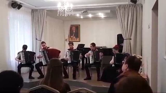 А. Новиков " Дороги"
Динардо- Харвет " Танго Латино" смотреть онлайн