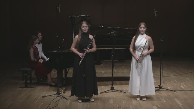 Ф.Допплер Анданте и Рондо для 2х флейт и фортепиано. Исполняют: Софья и Таисия Попок смотреть онлайн