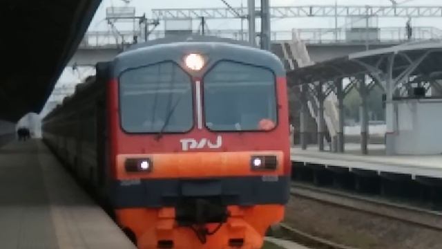 ЭД4М-0328 На станции Кусково с Приветливым машинистом смотреть онлайн