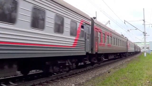 ЧС2к-623 с почтовым вагоном и поездом №392 "Москва- Челябинск" смотреть онлайн