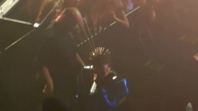 Empire Of The Sun - Walking On A Dream (live) смотреть онлайн