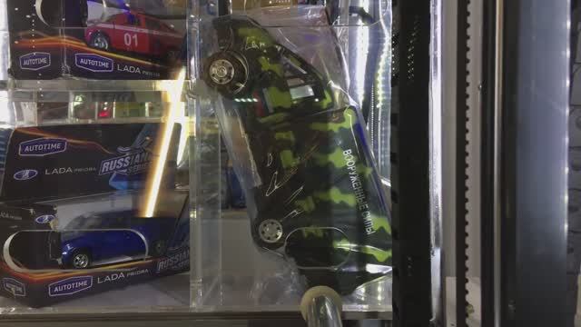 ЧТО ЖЕ Я ВЫИГРАЛ??? ВЕРТОЛЁТ РАЗЫГРАН! АВТОМАТ С ПРИЗАМИ! смотреть онлайн