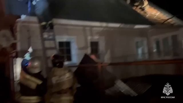 В Рязанском районе потушили крупный пожар, не дав огню распространиться смотреть онлайн