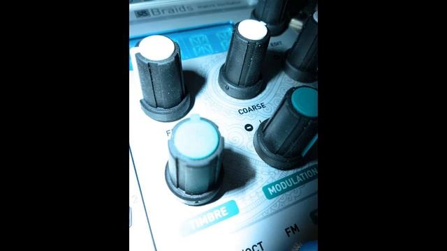 Mutable Instruments Braids Macro Oscillator смотреть онлайн