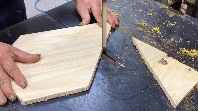Amazing Woodturning ART - Master Art Wood Turning Splitting Spectacular Pine Tree Segment Patterns смотреть онлайн