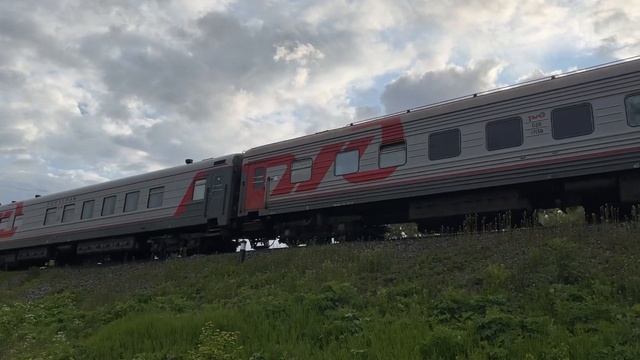 Тепловоз ТЭП70-0365 с поездом №188С Новороссийск — Архангельск! смотреть онлайн