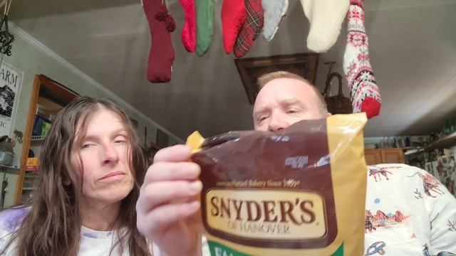 Trying An Olde Tyme Favorite from Snyders of Hanover смотреть онлайн