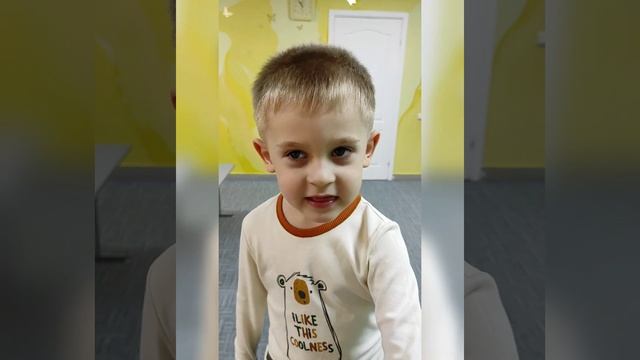 Занятия в центре Семья Любознайки. Успехи "особенного" мальчика Мирослава. смотреть онлайн