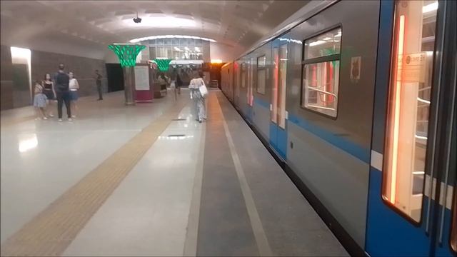 Электропоезд 81-765.4К/766.4К "Москва 2019" №08 на станции метро Дубравная , Центральная линия. смотреть онлайн