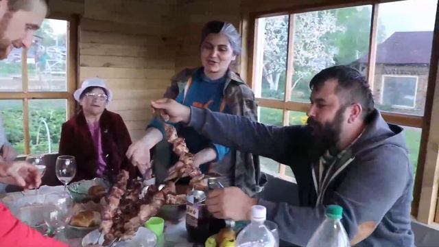Гостей много не бывает и работы тоже смотреть онлайн