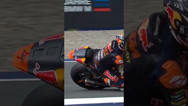 Acosta back from injury on 🔥 | 2022 #AustrianGP 🇦🇹 смотреть онлайн
