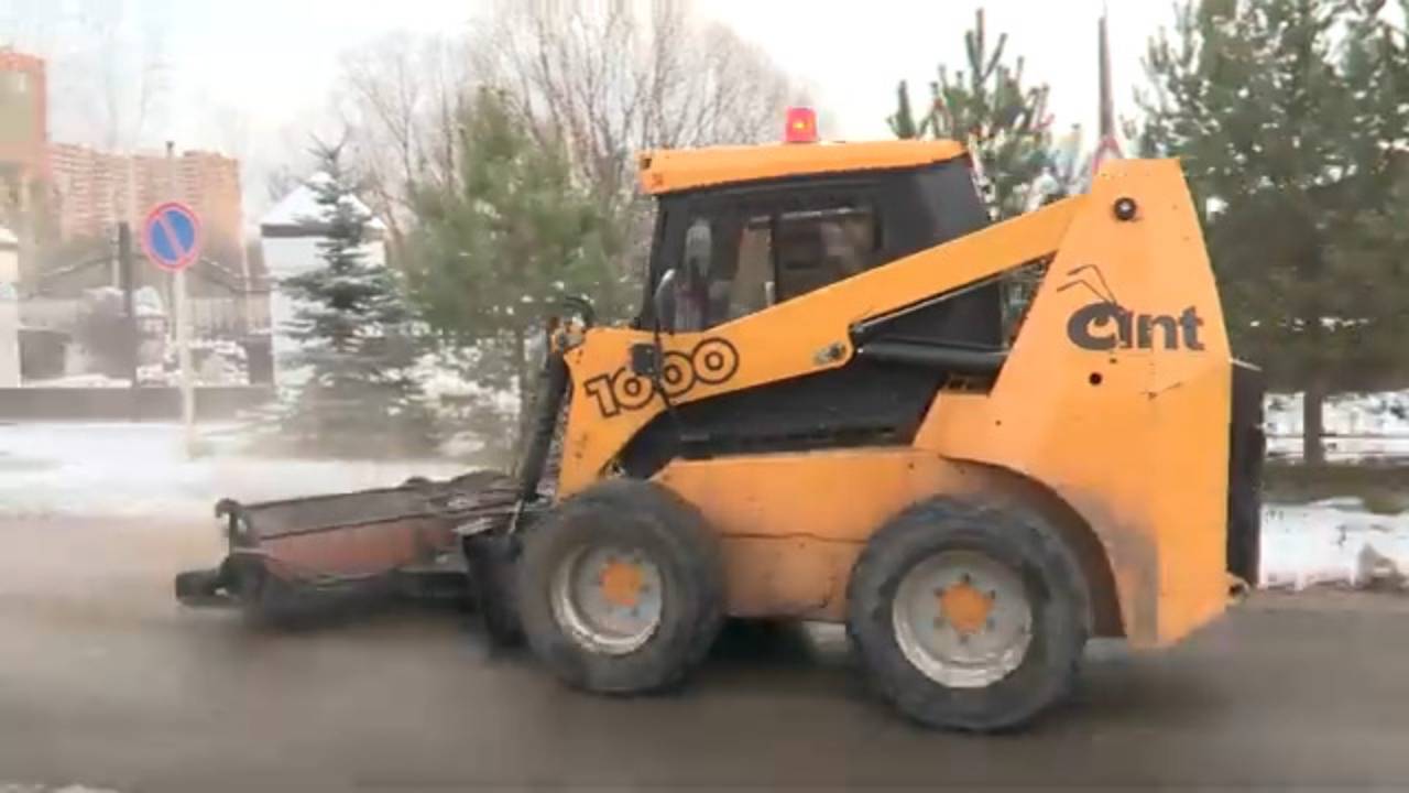 Коммунальщики Реутова устраняют последствия циклона «Каэтано» 26.11.2024 смотреть онлайн