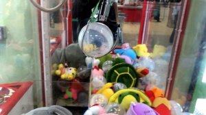 Везение в аппарате хватайка!! Играю в любимый аппарат!!