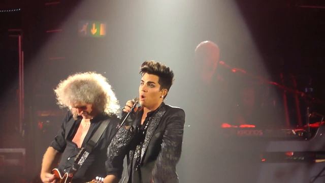 Queen and Adam Lambert-Radio Ga Ga-HMV Hammersmith Apollo 12-07-2012 смотреть онлайн
