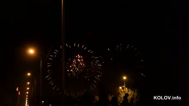 09 мая 2015 - Волгоград: Салют на день Победы в Центральном районе смотреть онлайн