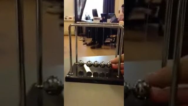 Колыбель Ньютона смотреть онлайн