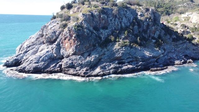 Красивая песня про маму, ни автора ни исполнителя я к сожалению не знаю, поэтому не указал их смотреть онлайн