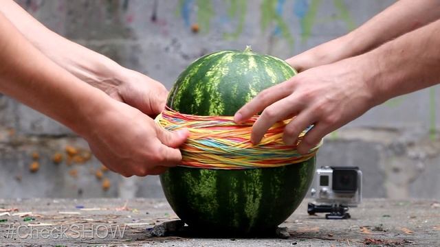 EXPERIMENT: WATERMELON VS 1000 Rubber Band смотреть онлайн