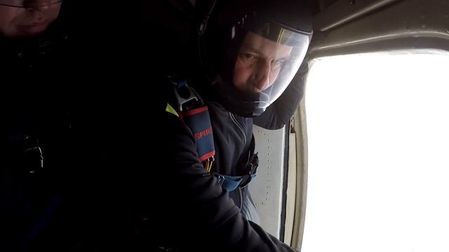 Прыжок с парашютом в честь 30 летия МЧС России смотреть онлайн