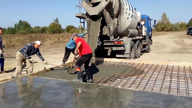 #БИЗНЕС В ДЕРЕВНЕ ЗАЛИВАЕМ ФУНДАМЕНТ ПОД УГЛЕВЫЖИГАТЕЛЬНЫЕ ПЕЧИ00007 смотреть онлайн