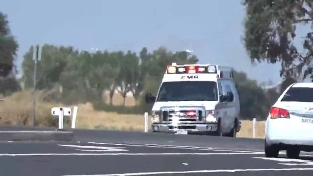 Yolo County EMS AMR Ambulance Unit 317 Responding Code 3 To Vehicle Accident смотреть онлайн