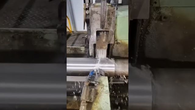How a cylindrical grinder grinds the long alloy steel rollers? смотреть онлайн