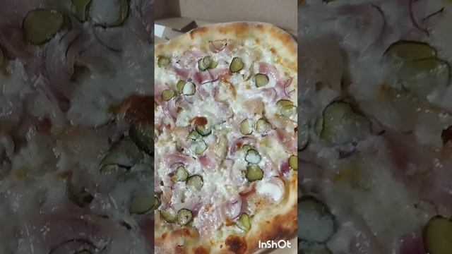 Пицца с корнишонами на сливках. смотреть онлайн