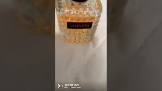 I’m OBSESSED with this beauty 💛 #valentino #perfume #fragrance #fragrancefriday #selfcare #beauty смотреть онлайн