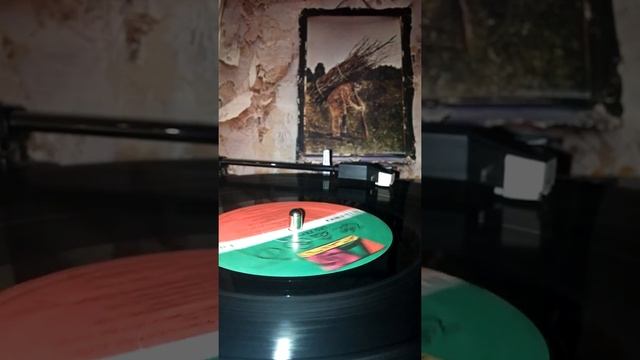 Led Zeppelin on vinyl. Rock and Roll смотреть онлайн