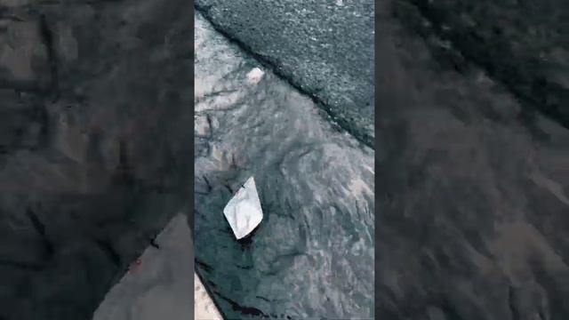 bateau papier dans l'eau смотреть онлайн