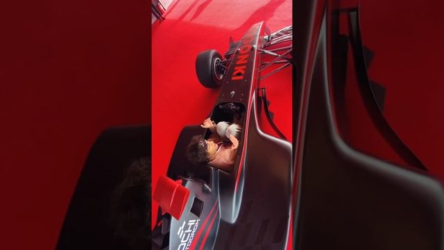 Как залезть в болид ФОРМУЛЫ 1? #формула1 #f1 #Сочи #Авто смотреть онлайн